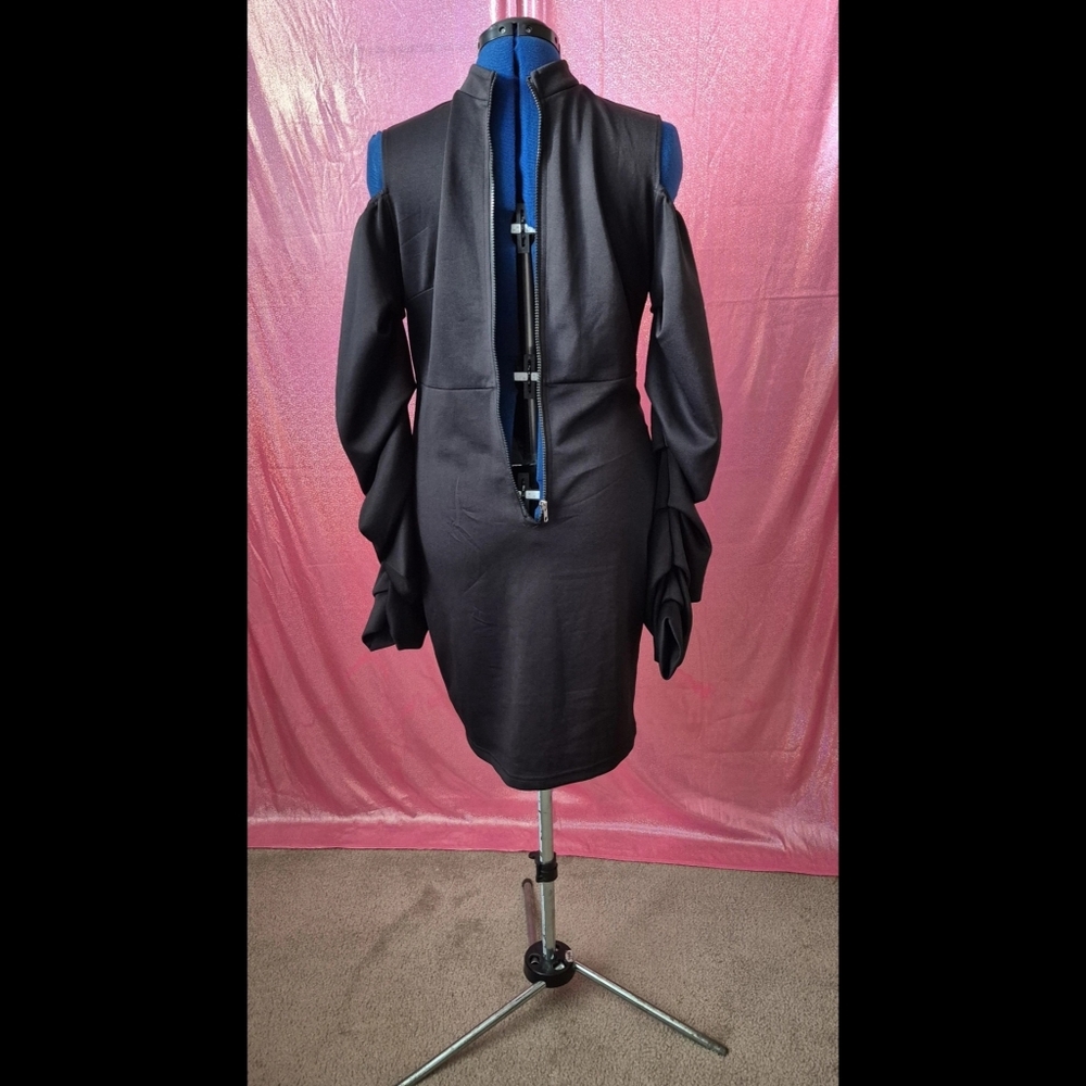 🆕️ LISTING!! COLD SHOULDER DRAPED SLEEVES MINI DRESS - Picture 8 of 10